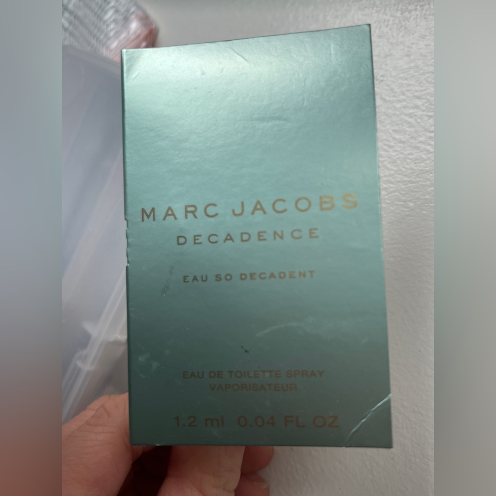 Marc Jacobs Decadence Eau de Toilette SAMPLE Spray - 1.2mL / 0.04 fl oz